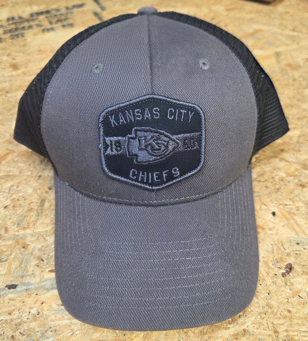 NFL Team Apparel Kansas City Chiefs Trucker Hat Gray Black Mesh Snapbak Cap OSFA